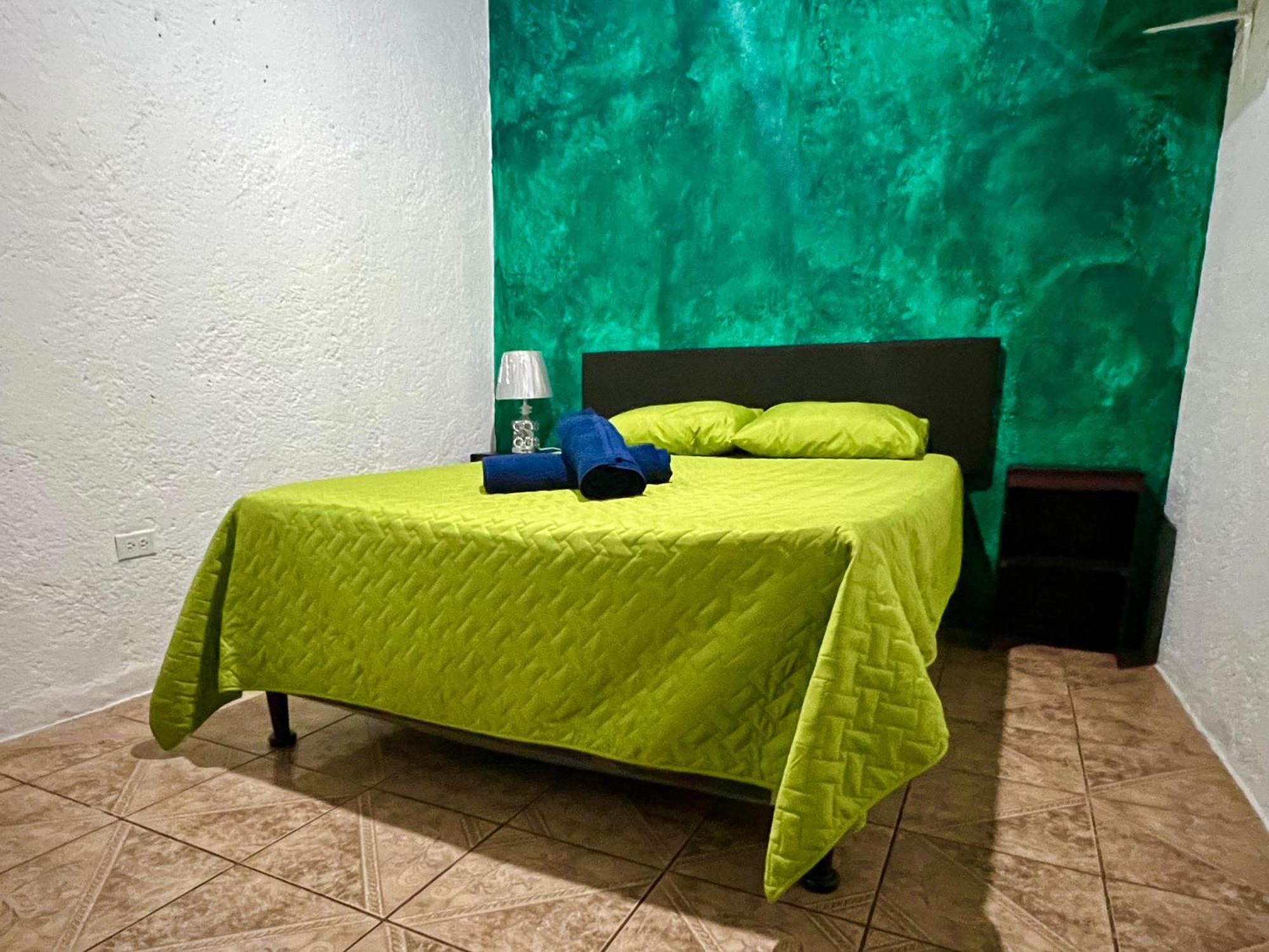 Wonderland Hostel Antigua Exteriör bild